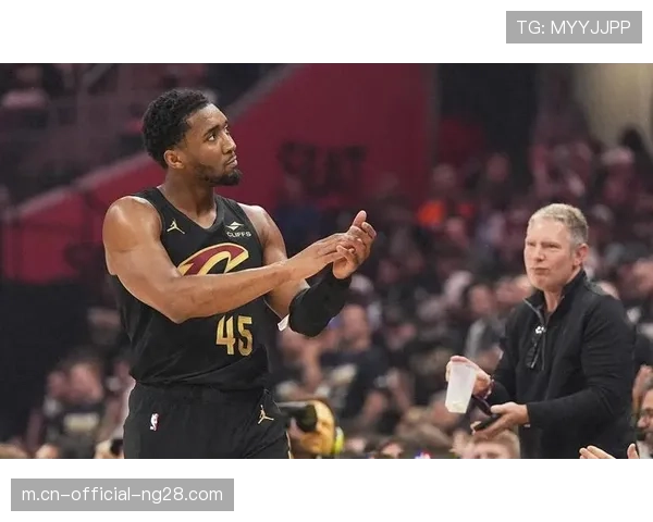 米切尔连砍30+，状态火爆！